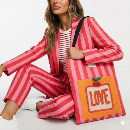 Tote bag artesanal Love bolsillo bordado rayas rosa rojo Encantos. Modelo 2