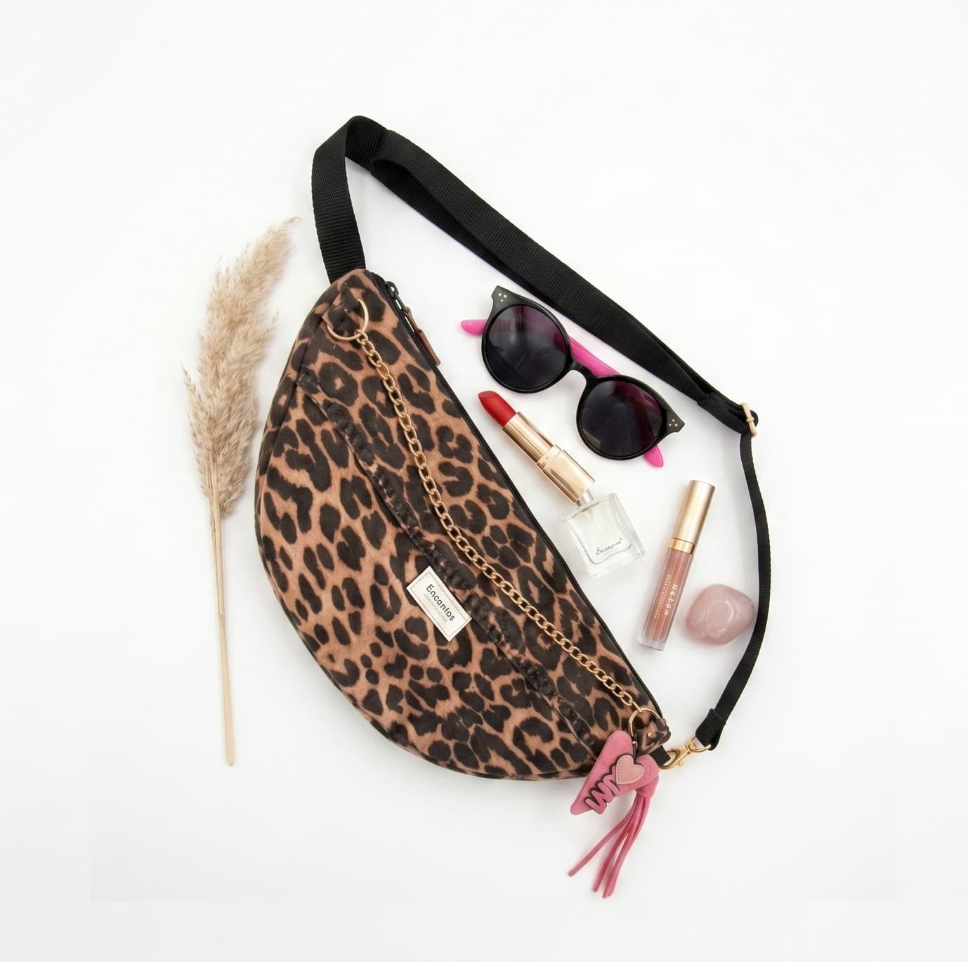 Bolso Animal Print leopardo plano con accesorios: gafas de sol, labial y perfume