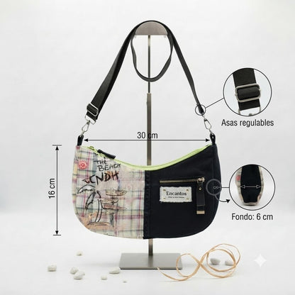 Bolso media luna The Beach CNDH bicolor cuadros y negro en maniquí, vista frontal completa — Encantos