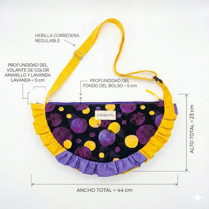 Ficha técnica Bolso Media Luna Lunares Morado y Amarillo: ancho 44cm, alto 23cm, profundidad fondo 5cm, volante 5cm, hebilla corredera regulable