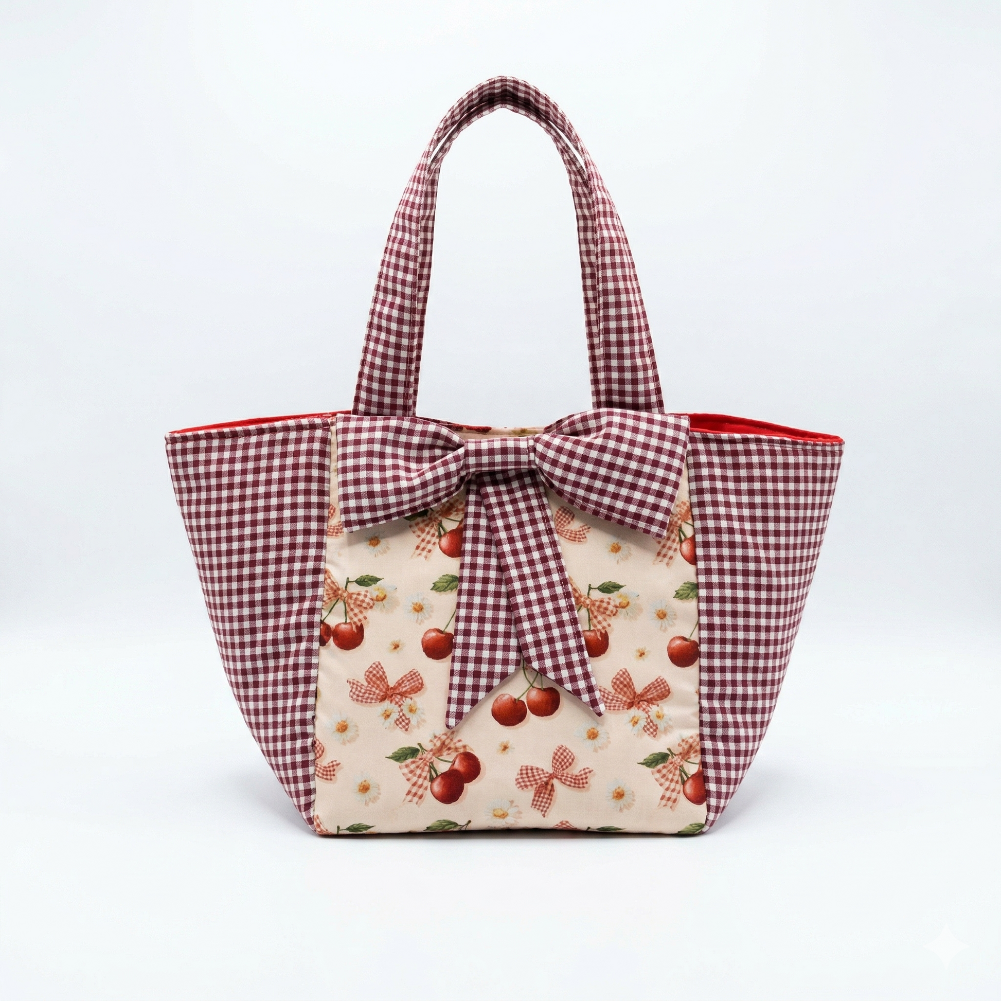 Bolso Tote Vichy Cerezas con Lazo, diseño con estampado de cerezas y detalle de lazo grande en patrón vichy rojo, asas anchas para llevar cómodamente.