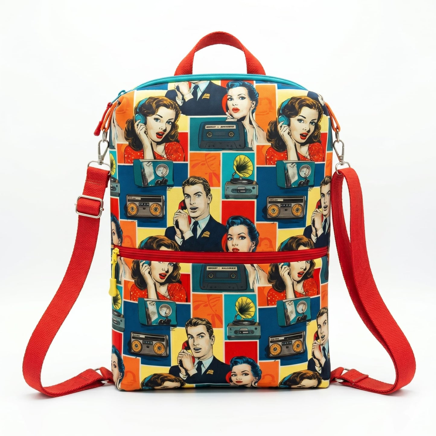Mochila Pop Art Retro con estampado de personajes icónicos y cassettes vintage en colores naranja, azul y amarillo