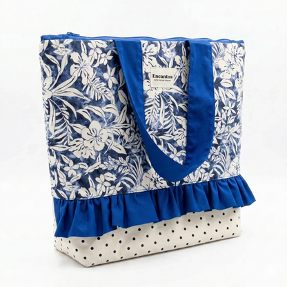 Bolso Tote Playa Azul Tropical con Volante, diseño floral azul y blanco con volantes y base de lunares, ideal para llevar en la playa o el día a día.