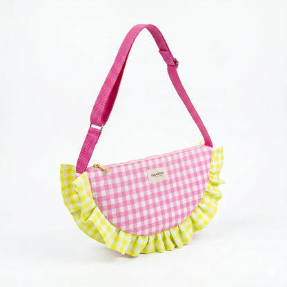 Bolso media luna vichy rosa con volante lima - detalle