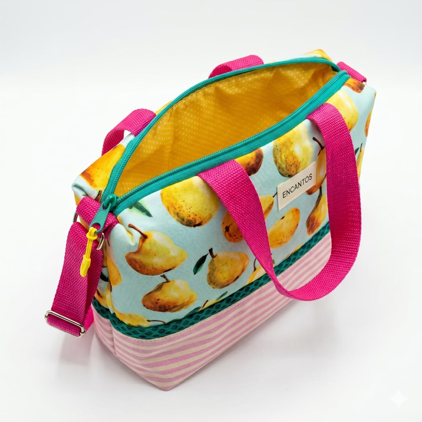 Interior del bolso tote peras forrado en amarillo con cremallera verde abierta