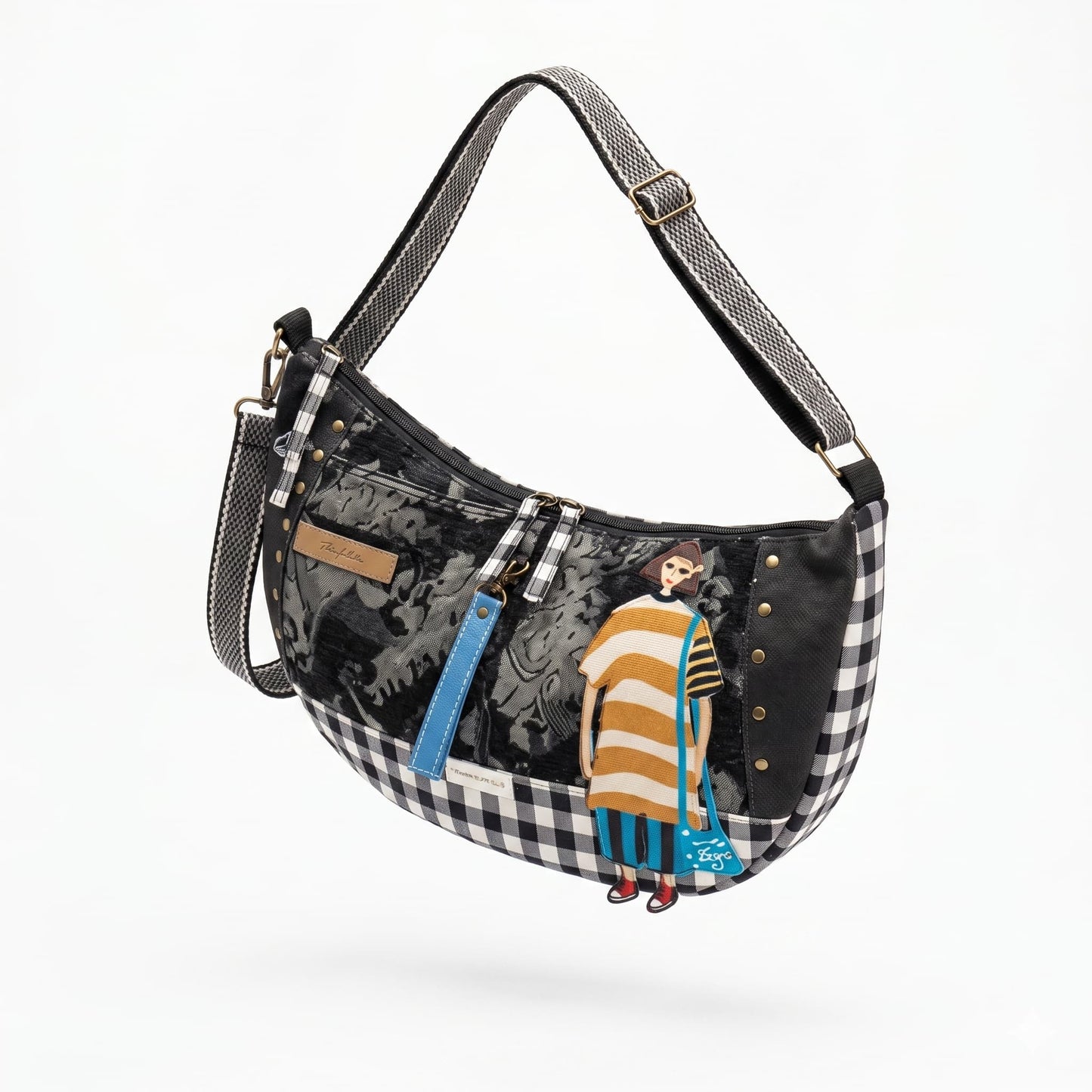 Bolso Luna Flores & Vichy Negro — Encantos con diseño combinado de flores y cuadros vichy, detalle de figura femenina y correa ajustable a rayas negras y blancas.