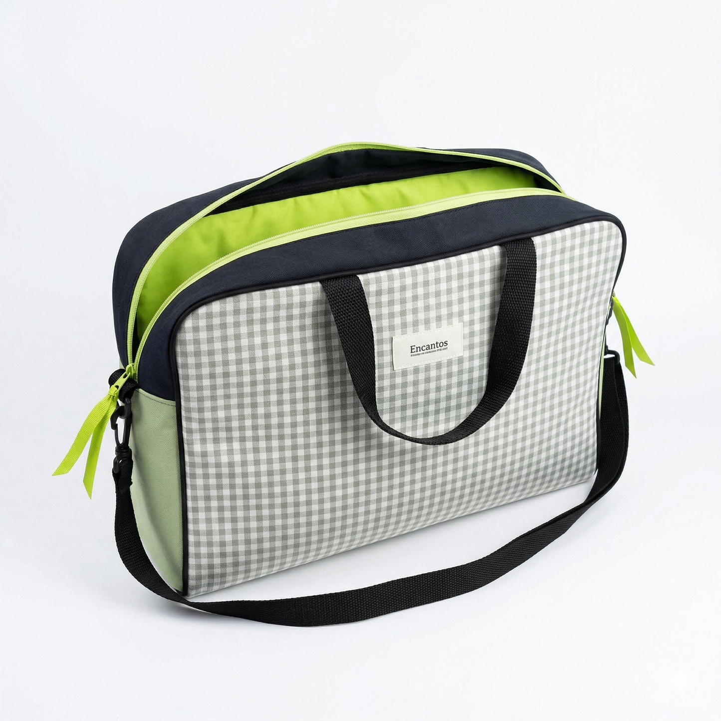 Bolso Laptop Vichy Verde con diseño a cuadros vichy en tonos verdes, asas negras y forro interior verde brillante, ideal para transportar laptop y accesorios.