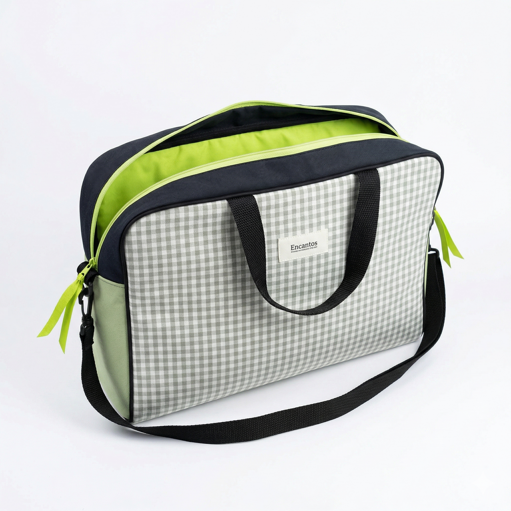 Bolso Laptop Vichy Verde con diseño a cuadros vichy en tonos verdes, asas negras y forro interior verde brillante, ideal para transportar laptop y accesorios.