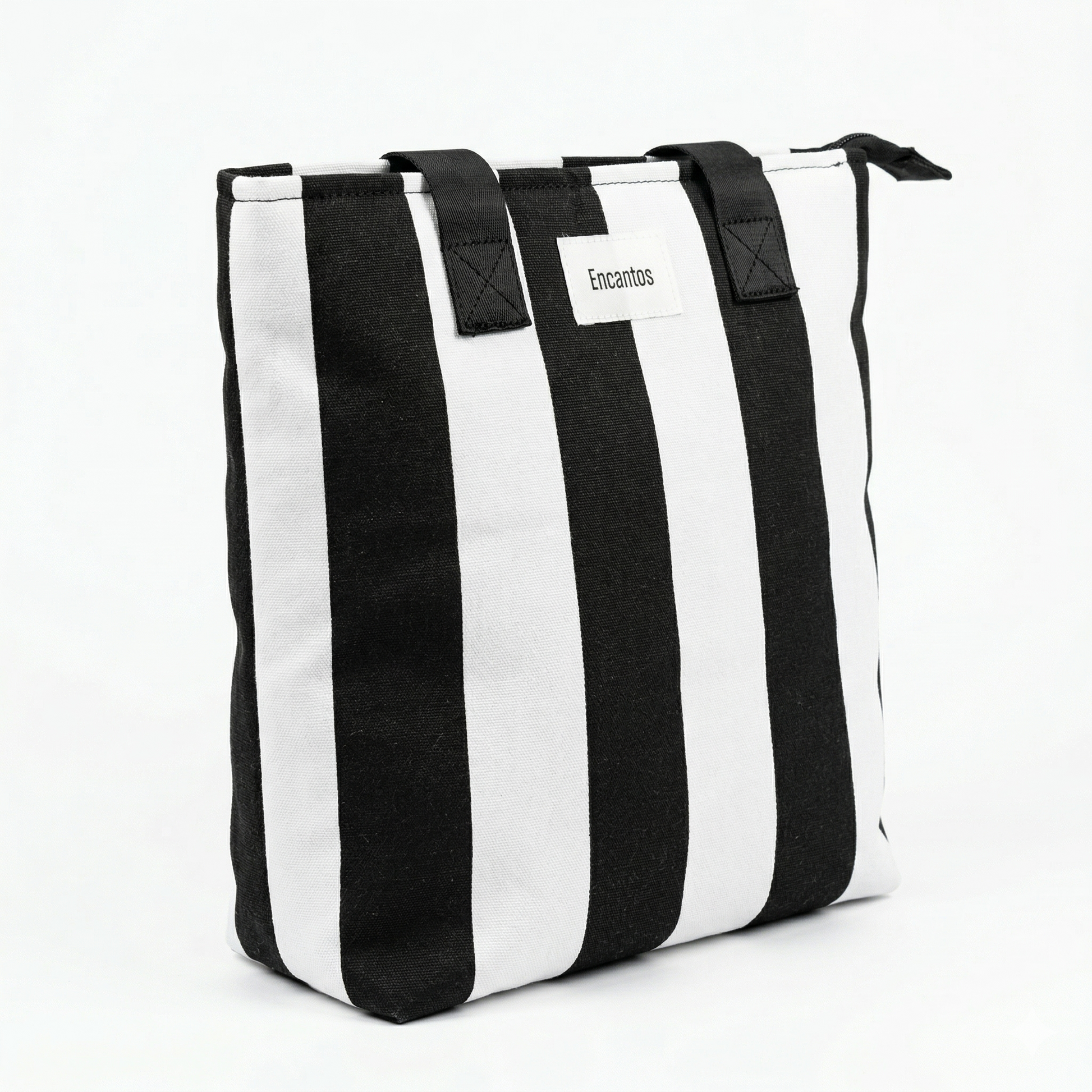 Bolso Tote Rayas Blanco y Negro 2 en 1 con diseño de rayas verticales en blanco y negro, asas negras y etiqueta frontal sencilla.