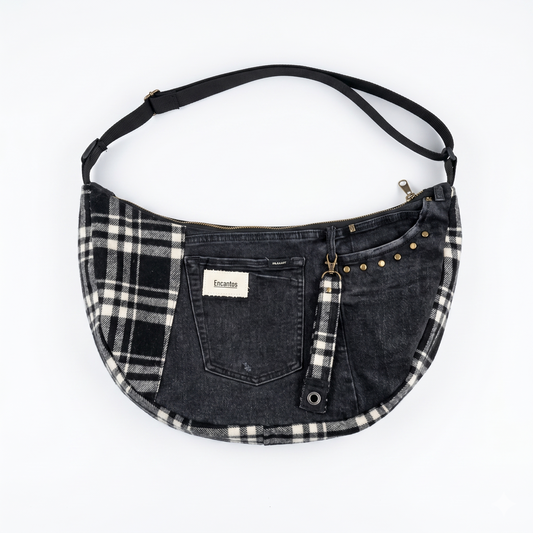 Bolso Luna artesanal con correa ajustable — denim reciclado y tejido tartan — Encantos