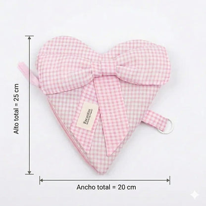 Bolso artesanal con forma de corazón en tela vichy rosa con lazo decorativo, hecho a mano, Encantos
