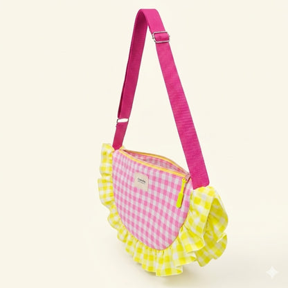 Bolso Media Luna con Volante Vichy Rosa y Lima artesanal, detalle del volante | Encantos
