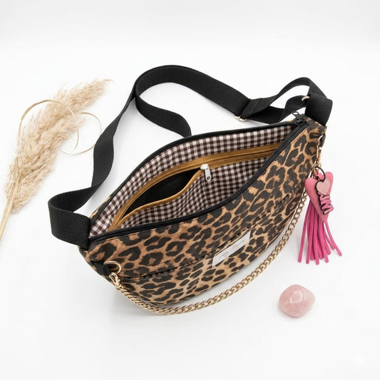 Bolso Animal Print leopardo abierto mostrando forro interior de cuadros vichy